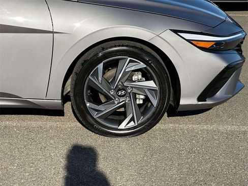 Used 2025 Hyundai Elantra SEL image 7