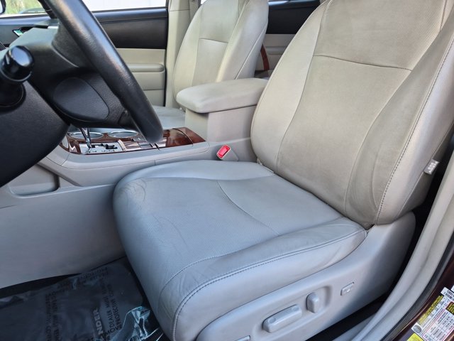 Used 2012 Toyota Highlander Limited w/ Tow Pkg FWD image 16