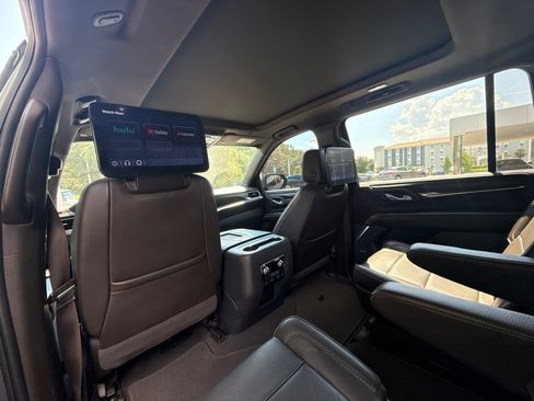 Used 2023 GMC Yukon XL Denali w/ Denali Reserve Package AWD/4WD image 4