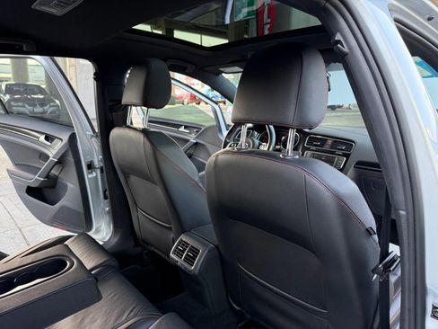 Used 2017 Volkswagen GTI SE image 19