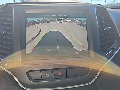 Used 2019 Jeep Cherokee Trailhawk w/ Comfort/Convenience Group image 35