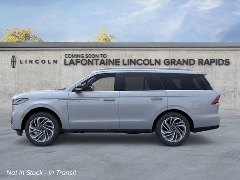 New 2026 Lincoln Navigator Reserve AWD/4WD image 3