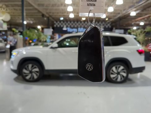 Used 2025 Volkswagen Atlas SE AWD/4WD image 4