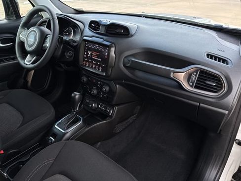 Used 2023 Jeep Renegade Latitude AWD/4WD image 15