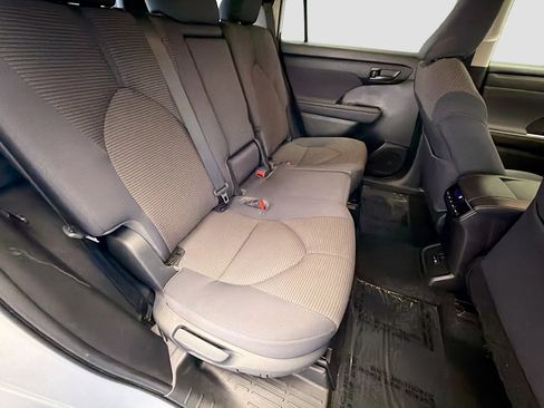 Used 2023 Toyota Highlander LE FWD image 14