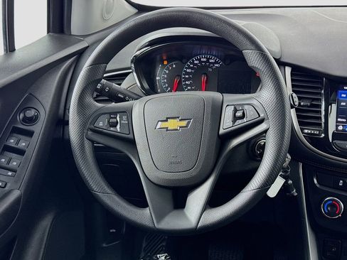 Used 2020 Chevrolet Trax LS w/ Tint and Cruise Package AWD/4WD image 17