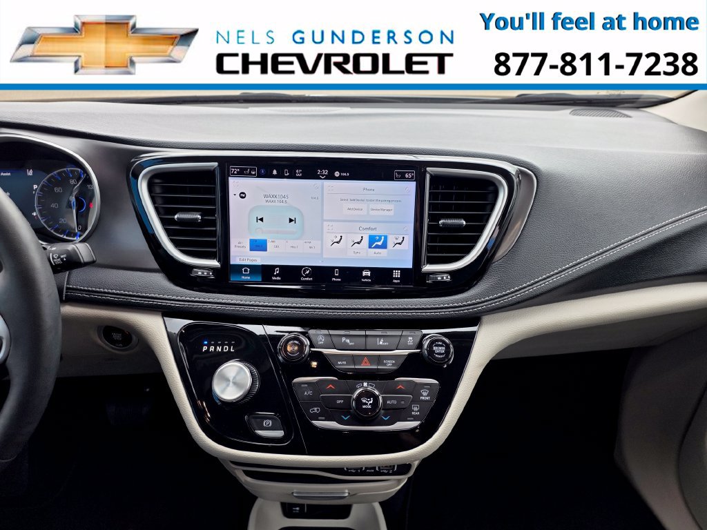 Used 2024 Chrysler Pacifica Touring-L FWD image 18