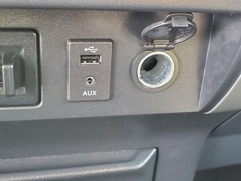 Used 2017 Nissan Titan SV image 26