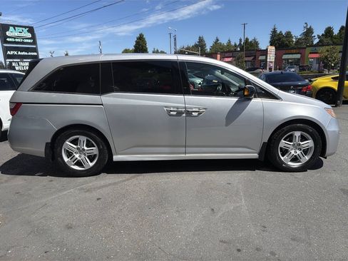 Used 2013 Honda Odyssey Touring image 9