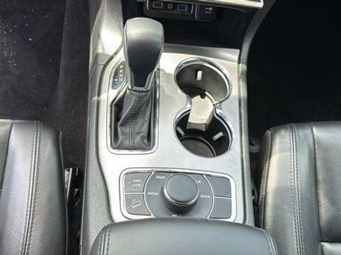 Certified 2022 Jeep Grand Cherokee Limited AWD/4WD image 23