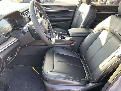 New 2025 Jeep Grand Cherokee L Limited image 11