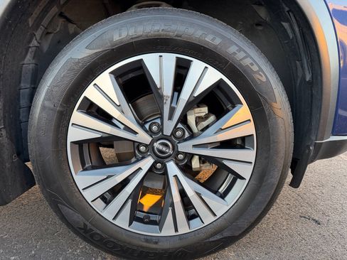 Used 2023 Nissan Rogue SV image 5