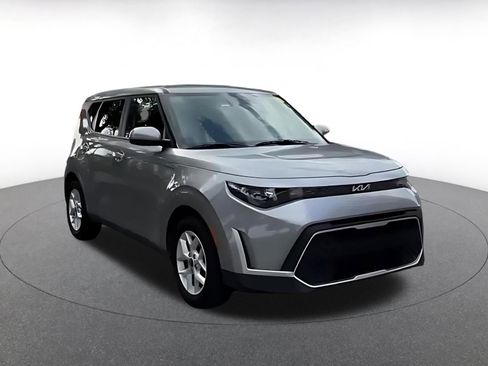 Used 2025 Kia Soul LX w/ LX Technology Package FWD image 3