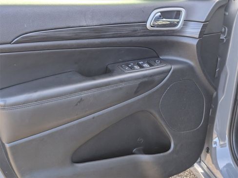 Used 2022 Jeep Grand Cherokee Laredo X image 13