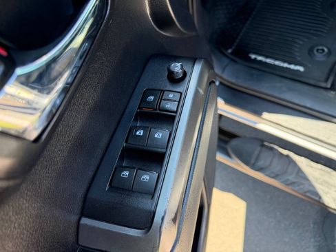 Used 2021 Toyota Tacoma TRD Sport w/ TRD Premium Sport Package AWD/4WD image 12