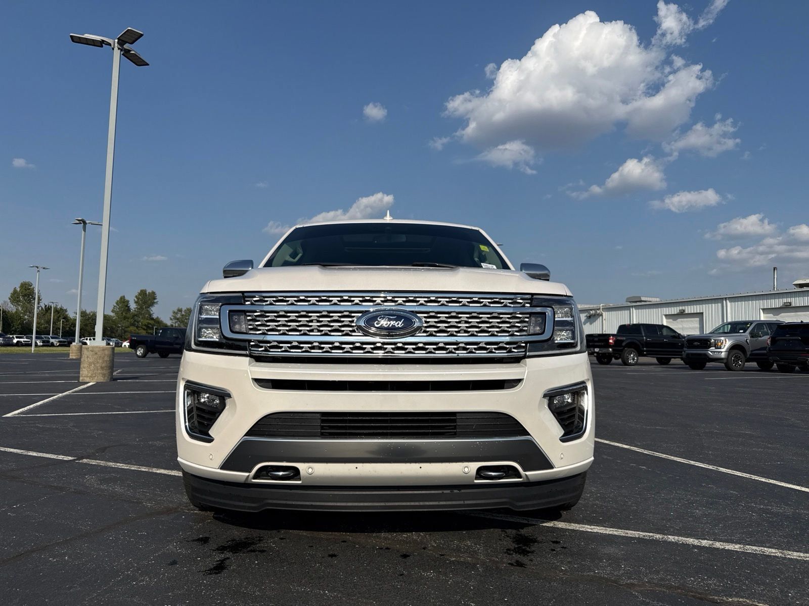 Used 2019 Ford Expedition Platinum AWD/4WD image 2
