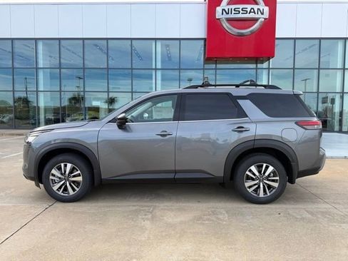 New 2026 Nissan Pathfinder SL image 2