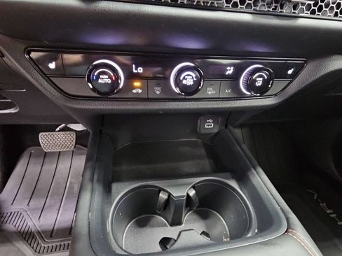 Used 2025 Honda HR-V Sport image 17