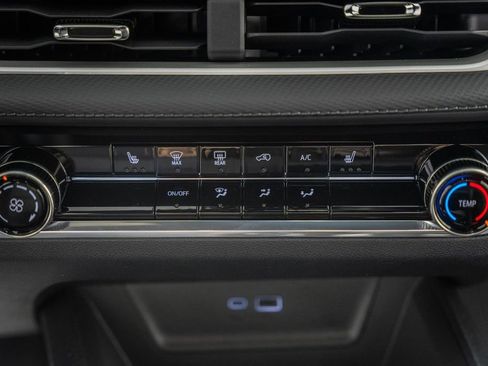 New 2026 Chevrolet Equinox LT w/ Safety and Technology Package FWD image 21