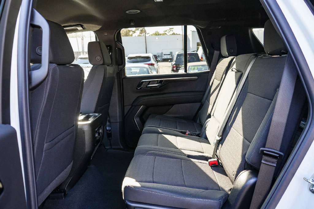 New 2026 Chevrolet Tahoe LS w/ LPO, Dark Essentials Package AWD/4WD image 18