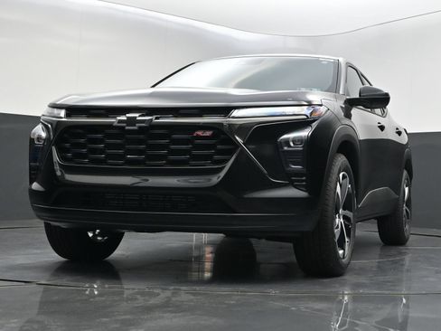 Used 2026 Chevrolet Trax RS w/ Sunroof Package FWD image 32