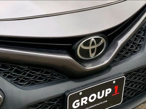 Used 2020 Toyota Camry SE image 29