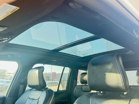 Used 2022 Jeep Grand Cherokee Overland w/ Advanced Protech Group III image 23