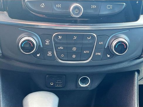 Used 2023 Chevrolet Traverse LT w/ LT Premium Package AWD/4WD image 16