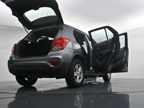 Used 2020 Chevrolet Trax LS FWD image 30