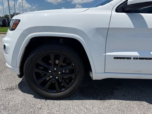 Used 2020 Jeep Grand Cherokee Altitude AWD/4WD image 23