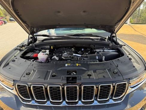 Used 2024 Jeep Grand Cherokee Limited image 30