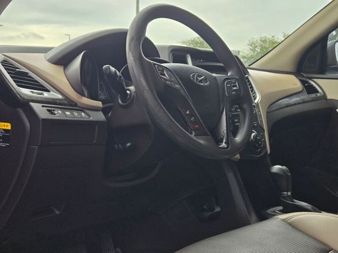 Used 2017 Hyundai Santa Fe Sport FWD image 17