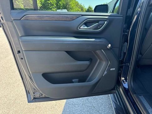 Used 2024 Chevrolet Suburban Premier AWD/4WD image 15