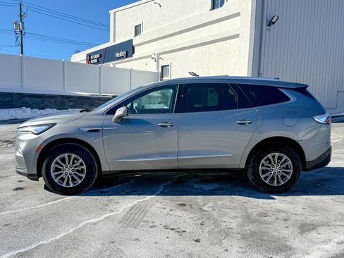 Used 2024 Buick Enclave Premium image 4