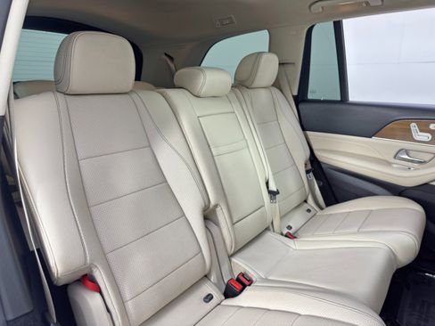 Used 2022 Mercedes-Benz GLS 450 4MATIC image 46