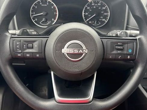 Used 2023 Nissan Rogue SV FWD image 8