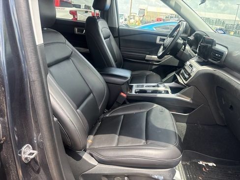 Used 2024 Ford Explorer XLT w/ Equipment Group 202A RWD image 8