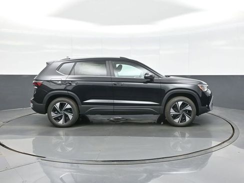 New 2026 Volkswagen Taos SE AWD/4WD image 8