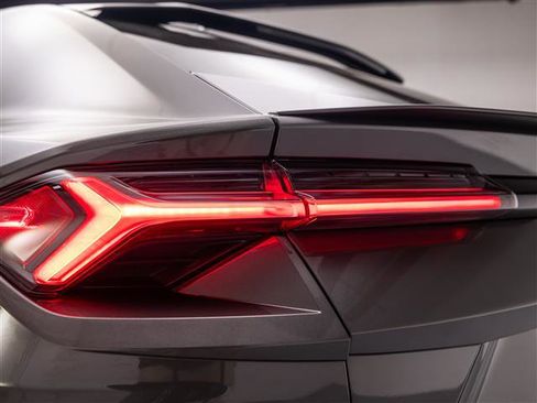 Used 2021 Lamborghini Urus image 36