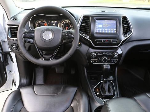 Used 2021 Jeep Cherokee Latitude Plus FWD image 17