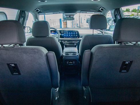 Used 2025 Chevrolet Traverse LT FWD image 28