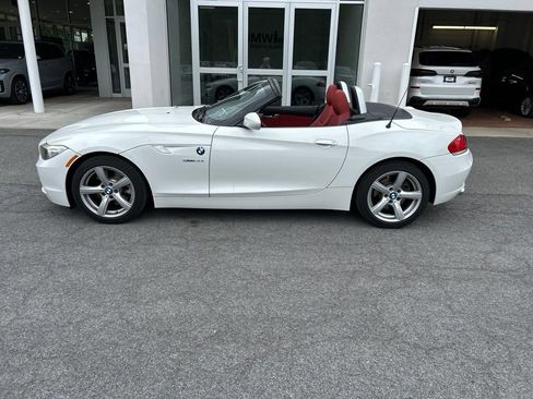 Used 2010 BMW Z4 sDrive30i RWD image 2