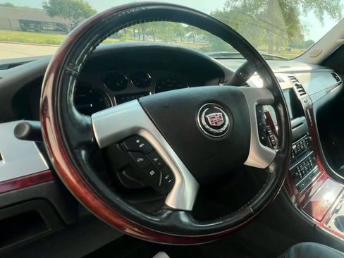 Used 2007 Cadillac Escalade EXT w/ Information Package AWD/4WD image 25