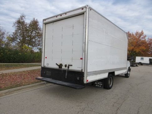 Used 2018 Chevrolet Express 3500 w/ Driver Convenience Package image 9