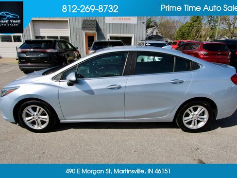 Used 2017 Chevrolet Cruze LT image 3