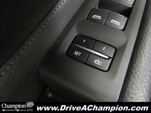 Used 2022 GMC Yukon Denali image 29