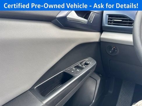 Used 2023 Volkswagen Taos SE w/ Panoramic Sunroof Package AWD/4WD image 19