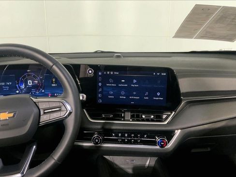 Used 2026 Chevrolet Equinox LT FWD image 6