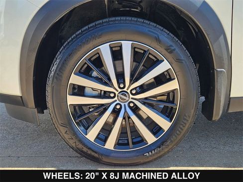 Used 2024 Nissan Pathfinder Platinum image 39