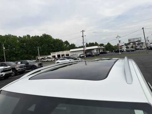 Used 2024 Volkswagen Atlas SEL AWD/4WD image 14